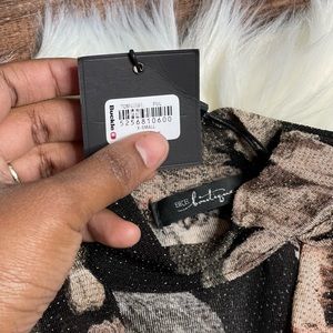 Buckle king sleeve top